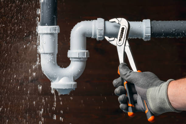 Professional Emergency Plumber technician working in Sumneytown, PA